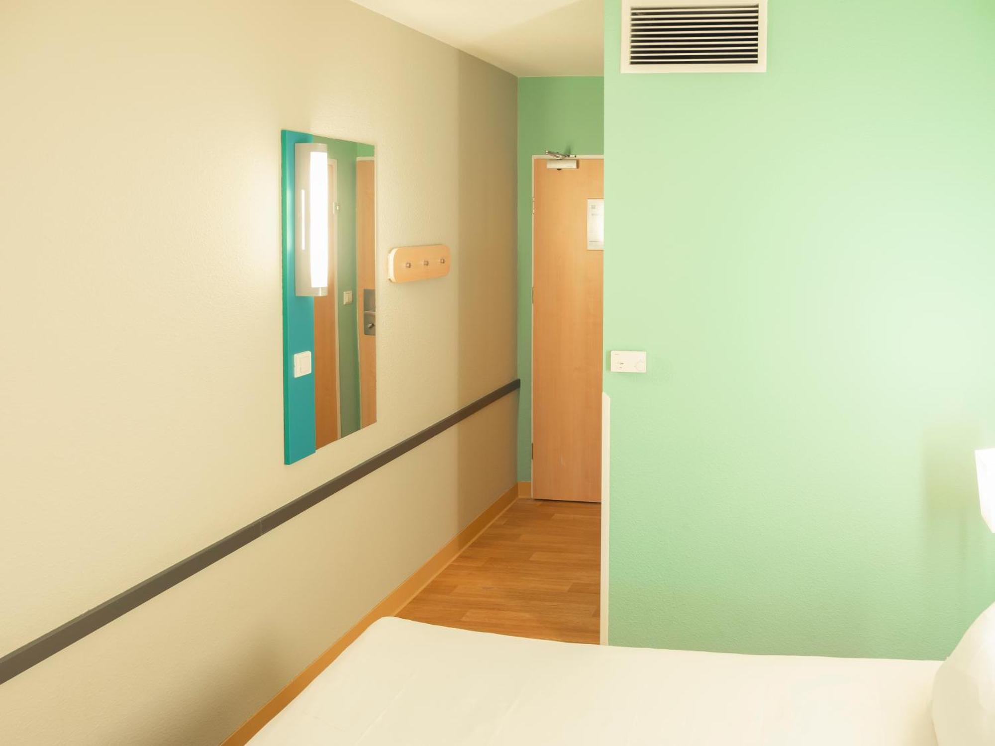 Ibis Budget Krakow Bronowice エクステリア 写真